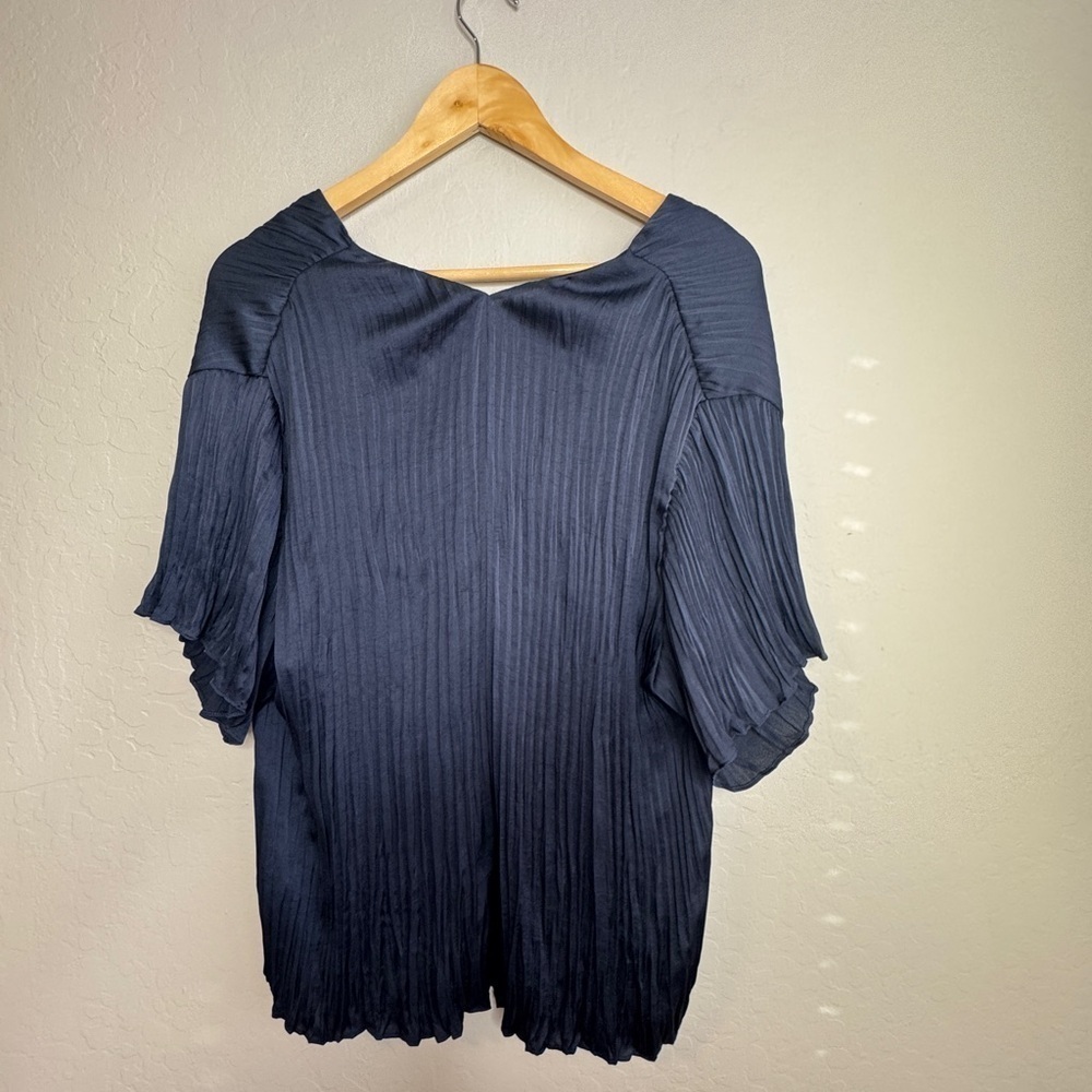 Vince Flutter Sleeve Crushed Satin Top Size M - Picture 8 of 11
